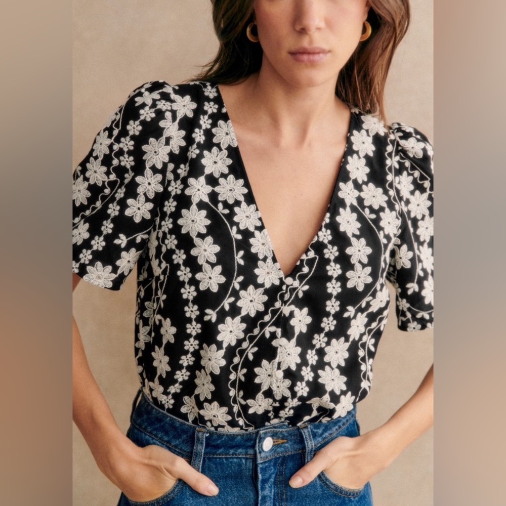 Sézane Emma Top in Ecru Embroidery FR 38 / US 6 - Picture 2 of 13